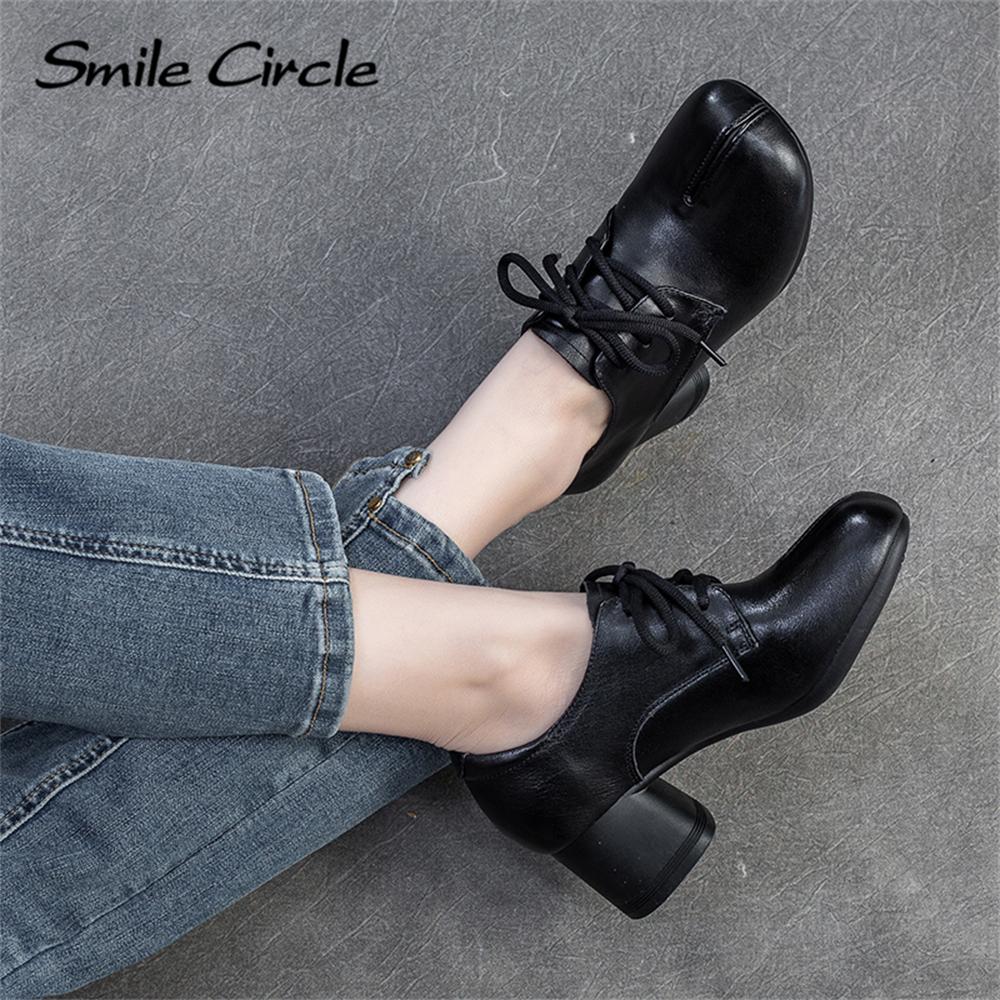 Женская обувь из натуральной кожи со шнуровкой и круглым носком на высоком каблуке. Удобная модная повседневная обувь.