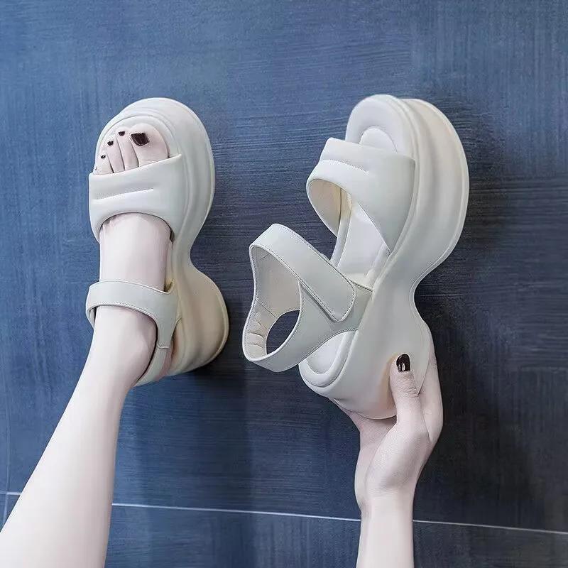 Модные летние повседневные туфли с открытым носком и толстой подошвой на платформе, женские сандалии в спортивном стиле, пляжные с круглым носком, нескользящие, 2024 г., белые