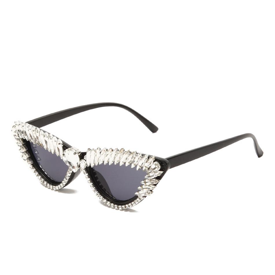 Vintage Cat Eye Diamond Sunglasses Women Female Luxury Brand Designer Rhinestones Sunglasses Big Retro Eyewear Shades Uv400