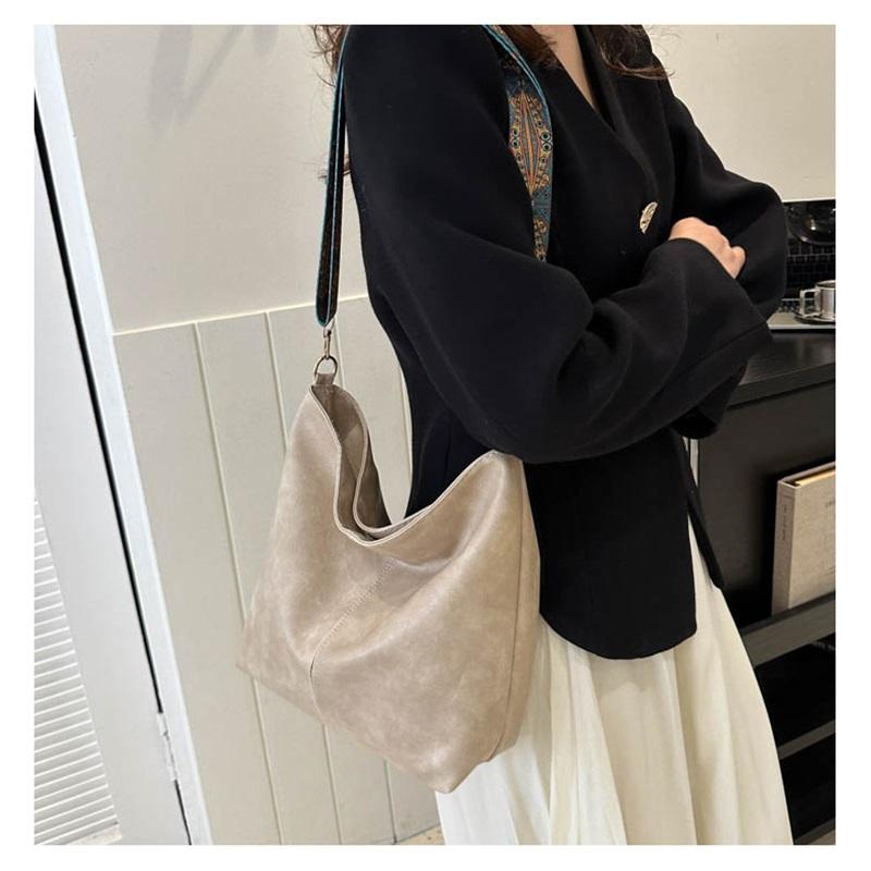 Large Capacity Ladies Bag Summer New Wide Strap One Shoulder Messenger Bag High End Texture Commuter Bucket Bag