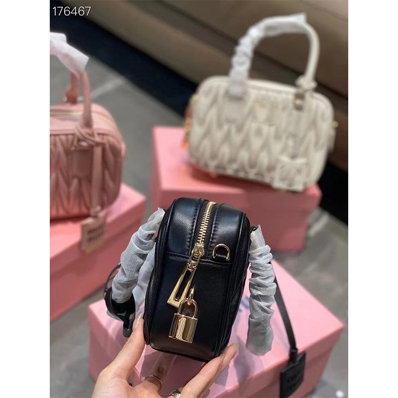 2025 Autumn/Winter High-Quality Lambskin Textured Bag - Handheld, Shoulder, & Messenger Bag for Women.