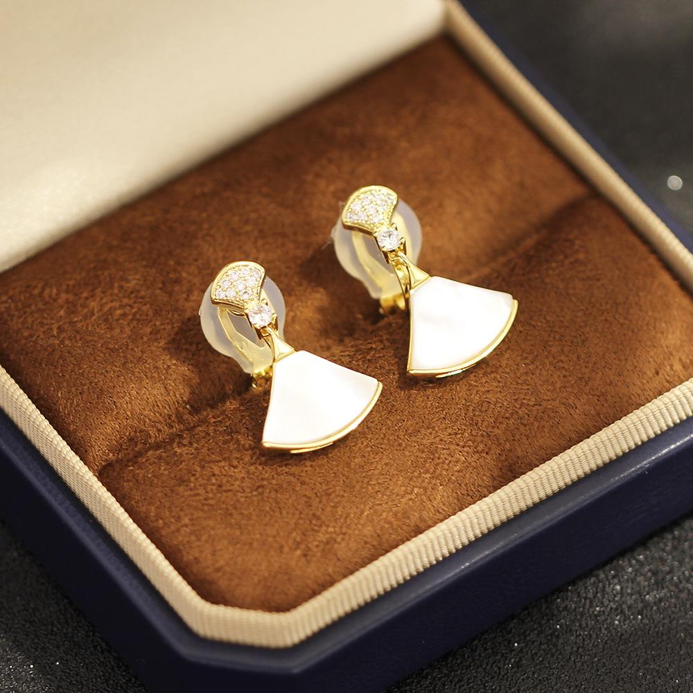 Classic European and American high-end versatile fan-shaped shell earrings gold-plated stone-inlaid temperament earrings without ear holes Ear clips w