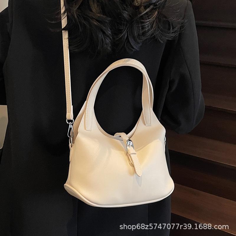 High-end Texture Niche Bag Women's 2025 Spring and Summer New Korean Fashion Versatile Crescent Bag Niche Simple Underarm Bag