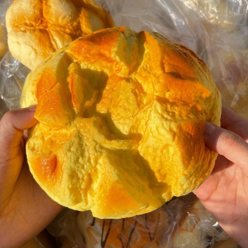 Big Pineapple Bun Squeeze Toy Super Soft Milk Aroma Bread Fidget Toy Slow Rebound Realistic Bread Sensory Toy For Adults Gift