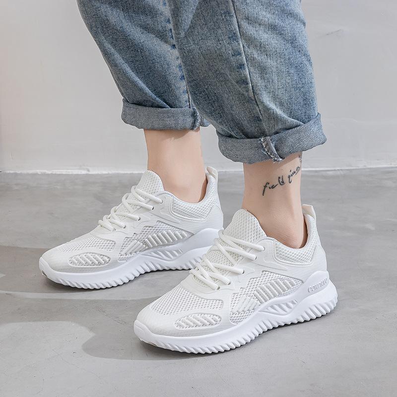 Кроссовки на толстой подошве — универсальная и дышащая обувь из сетчатой ткани для женщин