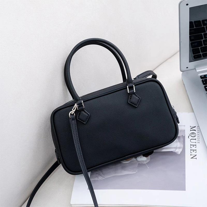 2025 Simple Elegant Genuine Leather Handheld Pillow Bag for Women High-End Commuting Casual Feather Bag Boston Small Square Bag