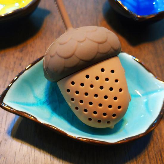 Loose Leaf Tea Strainer with Handle Fine Mesh Silicone Rubber Tea Infuser Mini Pine Cone Shape Tea Maker Reusable Tea Steeper Filter Brewing
