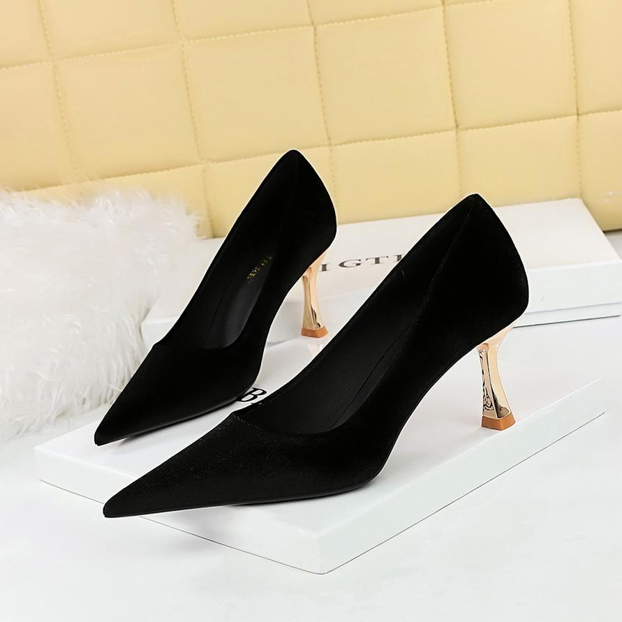 Модные банкетные туфли на высоком каблуке, замшевые одинарные туфли с острым носком и металлическим каблуком