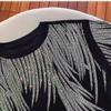 Футболка с коротким рукавом Black Diamond Feather Wings размера плюс для женщин - модная и омолаживающая