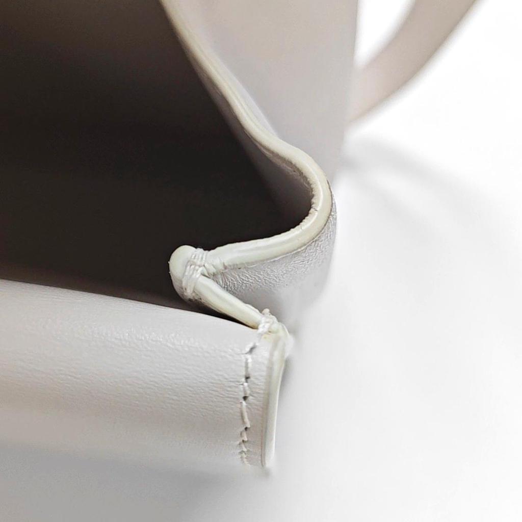 [Pre-Owned] Bottega Veneta Chalk Leather Clip Shoulder Bag 'White' - Very Good #1RCF78E