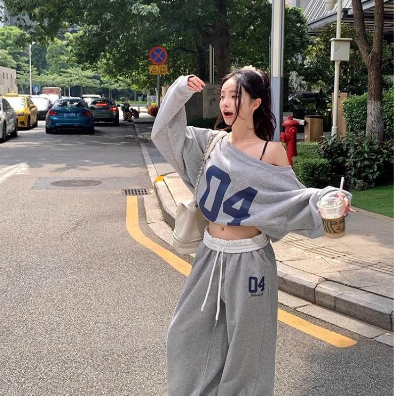 Женский осенний спортивный костюм в корейском стиле: Свободный крой и стройнящие брюки с широкими штанинами, комплект из двух предметов - Модный тренд инфлюенсеров.