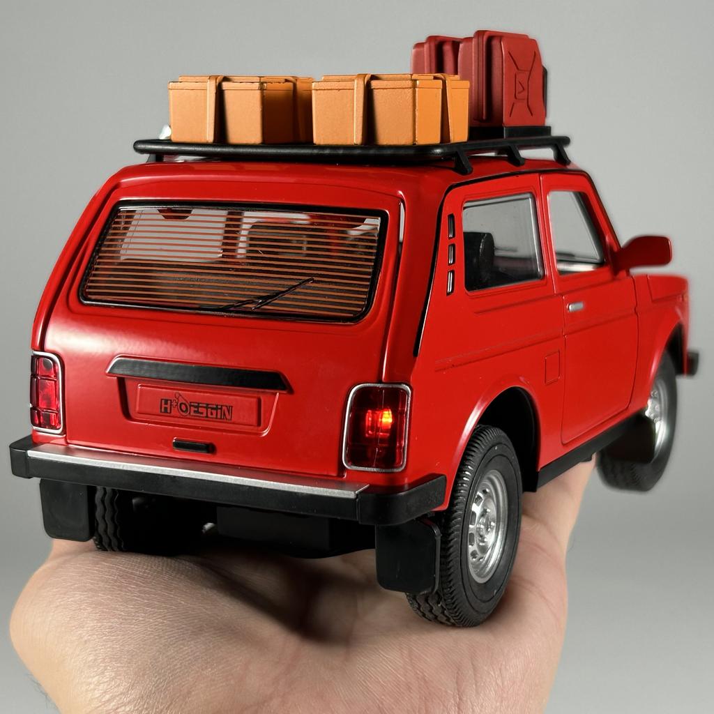 1/24 Российская LADA NIVA ВЕРСИЯ WILD Внедорожник Металлический сплав Литье под давлением Модель автомобиля Домашний Модный & Настольный Дисплей Украшение Рожд