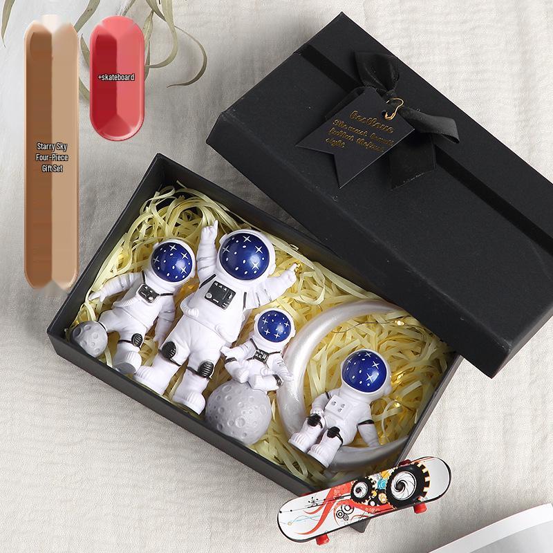 Маленькая смоляная фигурка космонавта - Идеально для домашнего декора, подарка на День святого Валентина или день рождения