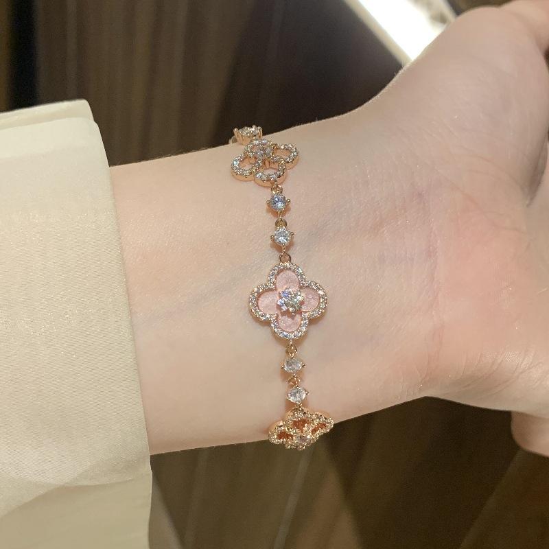 Vintage Medieval Inlaid With Diamond Powder Fritillary Four-Leaf Clover Bracelet Hollow Niche Luxury Design Push-Pull Jewelry