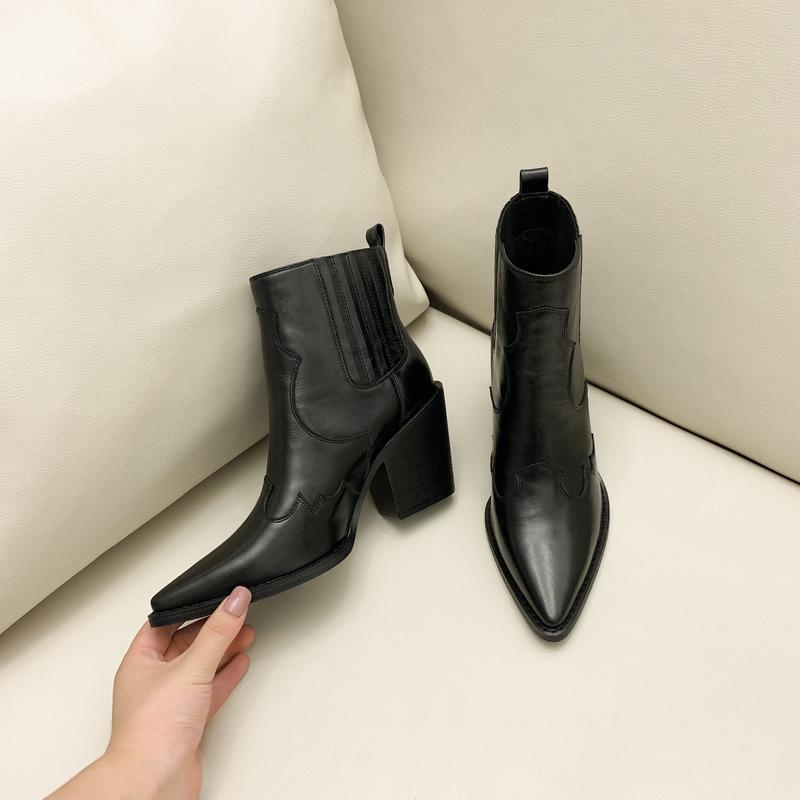 Женские ботинки из натуральной кожи с заострённым носком