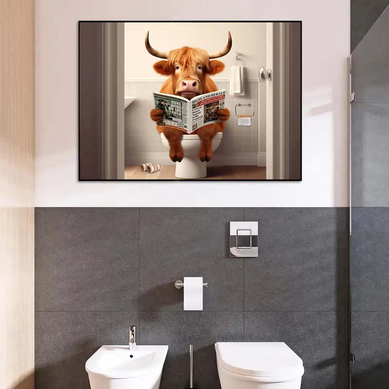 Современный лев, собака, хайленд, сидящая на унитазе и читающая газету, плакат, забавный принт с животными, картина на холсте, декор для ванной комнаты, картина