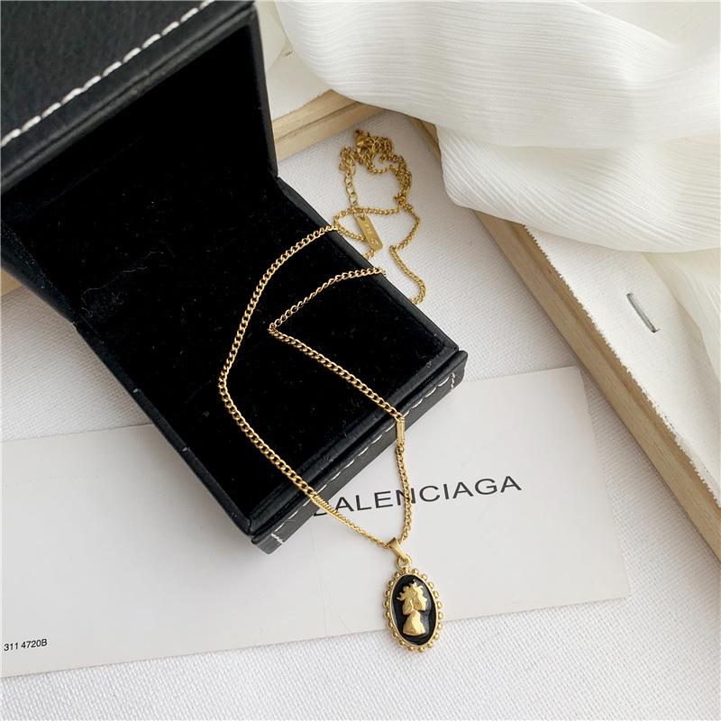 Black Enamel Baroque Necklace with Medium-Length 18K Gold-Plated Titanium Steel Chain