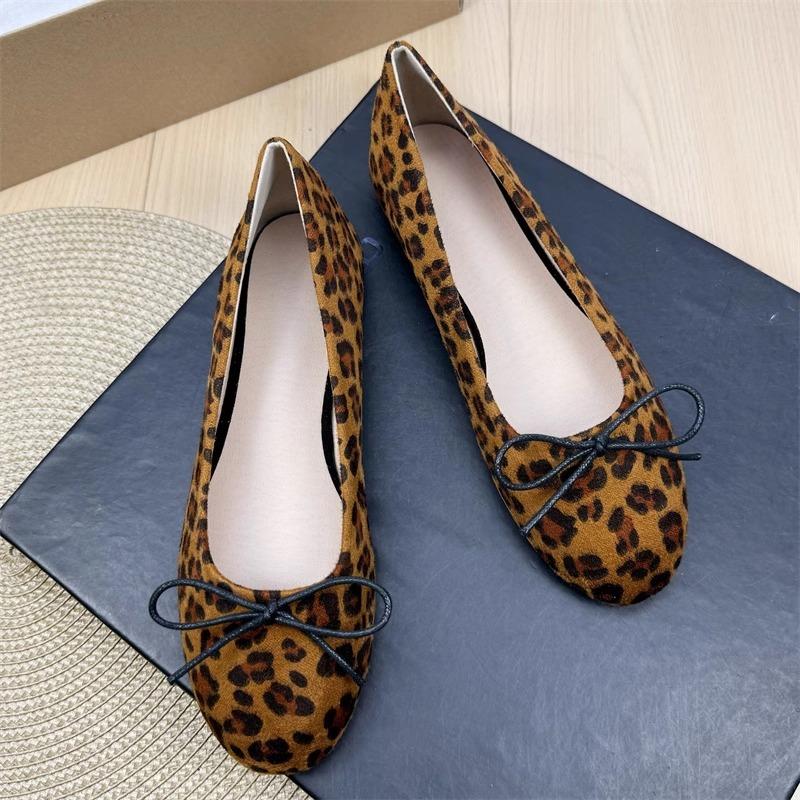 Модные балетки для женщин 2025 Новые ретро балетки с бантом-бабочкой из замши с мелким круглым носком Женская обувь больших размеров 44 43 42