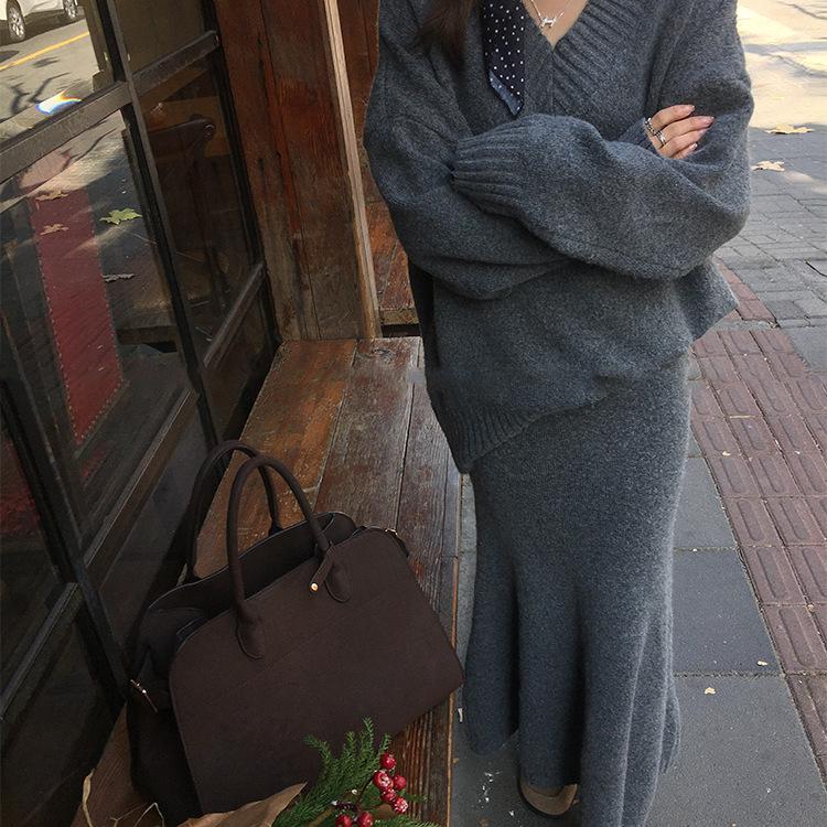 Раннеосенний ретро комплект свитера с V-образным вырезом и миди-юбки «рыбий хвост» для женщин