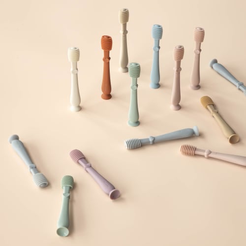 Moonkie Baby Oral Cleaner, Finger Toothbrush, and Tongue Cleaner Kit for Babies 3 Months and Up, 3-Piece Set (Blue/Mint/Sand)