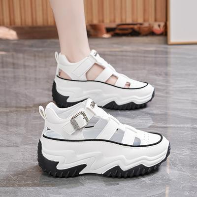 Платформа папины кроссовки сандалии 2025 лето новые полые с внутренней высотой увеличение повседневная обувь маффин маленькие римские сандалии