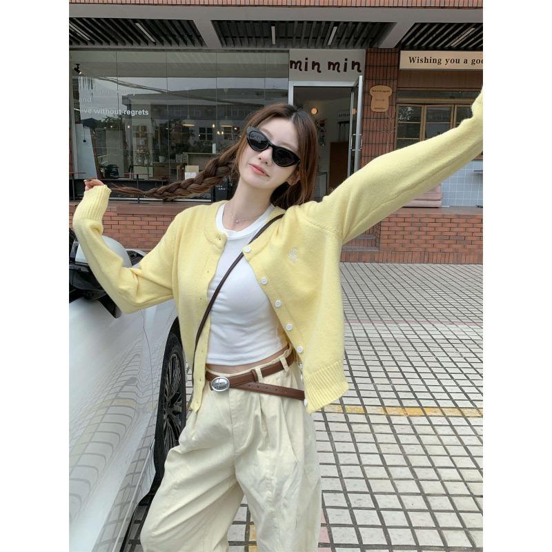 Autumn new loose embroidery crew neck button age-reducing knitted cardigan women's sweater high-end coat