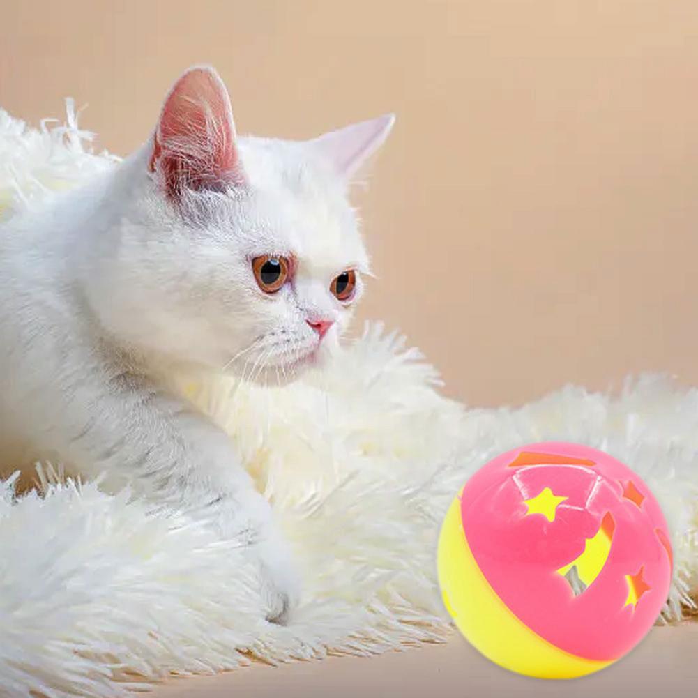 Пластиковые шарики для игрушек для кошек разных цветов 5 см с колокольчиком внутри, погремушка для кошек, звенящая игрушка для котят J8F7