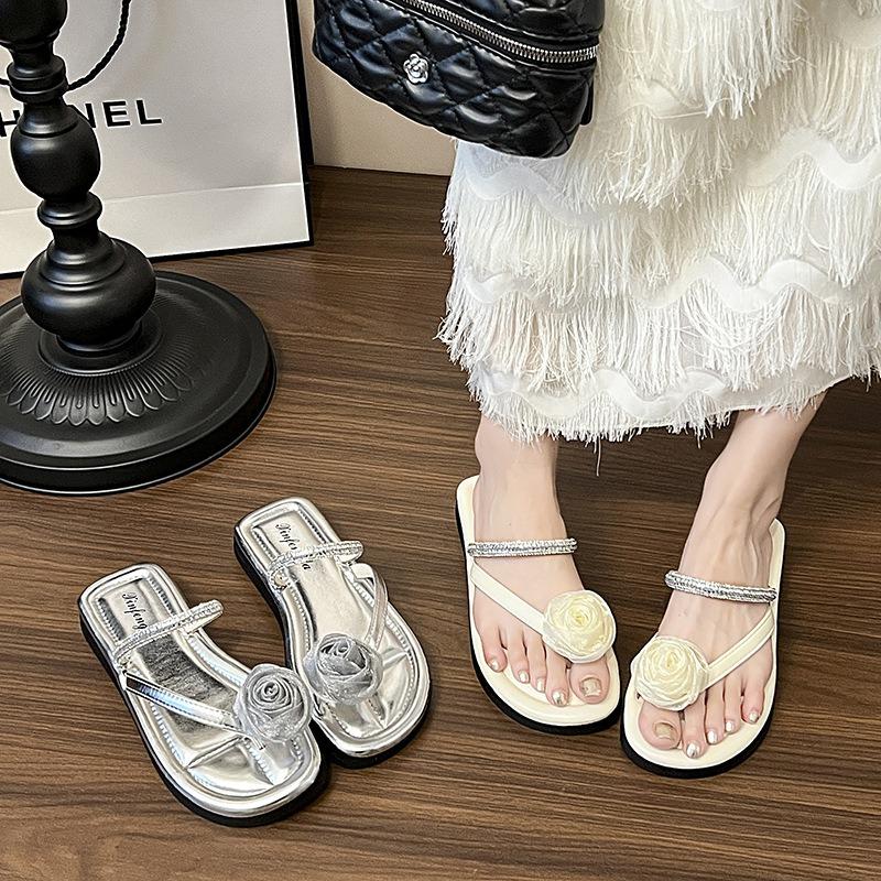 Flat-bottomed Cool Slippers for Women's Summer Wear, New Rhinestone Soft Bottom Non-slip Toe Beach One-word Drag