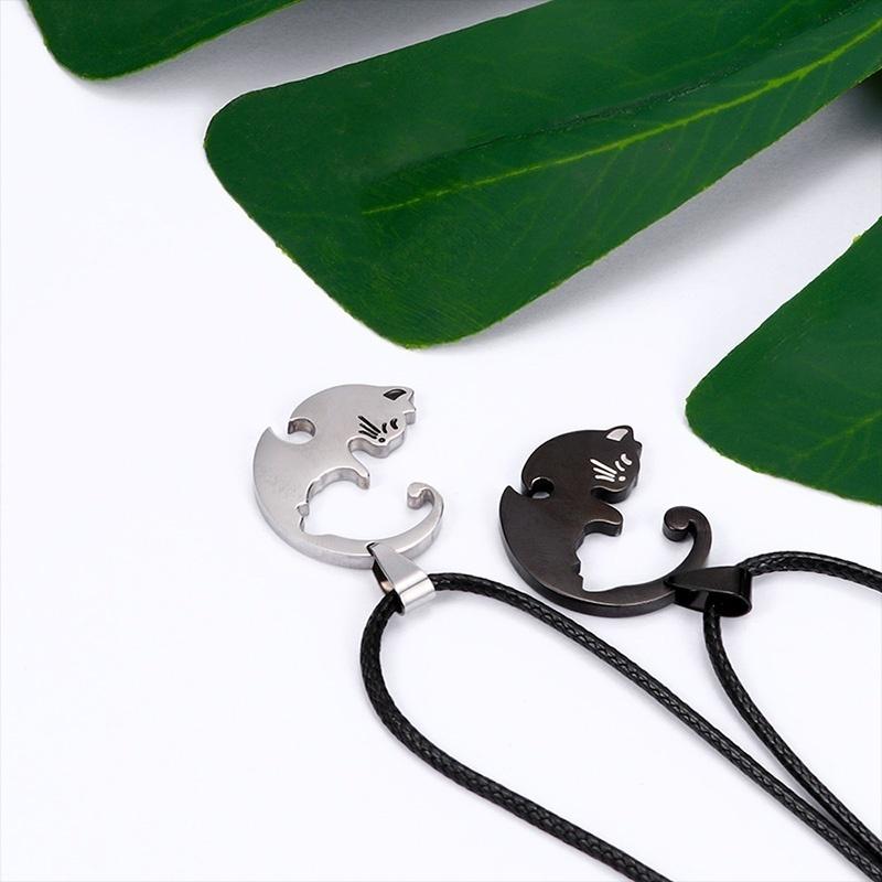 Парные кулоны в форме двух котиков на шнурке