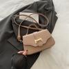 Иностранный стиль повседневный и простой 2025 модная новая текстура однотонный ретро тренд на одно плечо портативный кроссбоди маленькая квадратная сумка женщина
