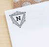 Printtoo N Алфавитная монограмма Initial Triangle Swirl Border R-40 Office Стационарная самокрасящаяся резина