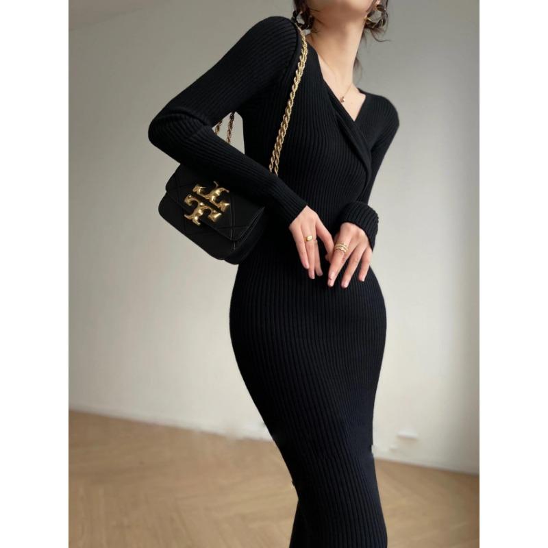[] Ретро и тонкая талия, дизайнерский сенс, осенне-зимнее универсальное трикотажное облегающее платье-комбинация с V-образным вырезом