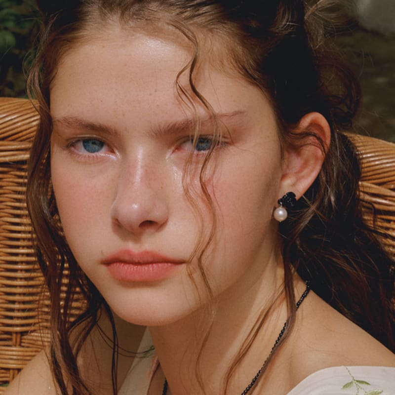 VINTAGE HOLLYWOOD Rose Pearl Earrings_VH2435EA004M