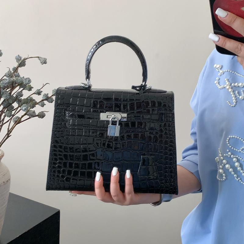 Фактурная сумка 2025 весна и лето новая сумка с крокодиловым узором сумка через плечо простая ретро сумка-мессенджер женская сумка