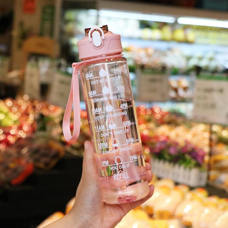 750 мл Большая емкость Спортивная бутылка для воды Герметичная Цветной пластиковый стакан для питья На открытом воздухе Путешествия Портативные кувшины для спортзала и фитнеса