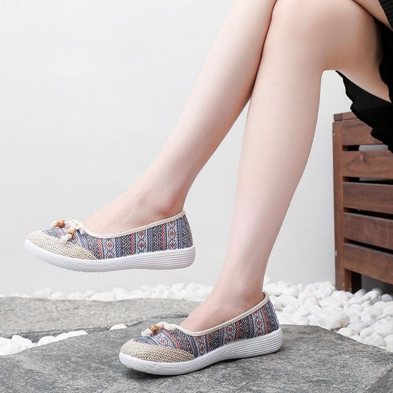 Hollowed Out Cloth Shoes Women Soft Bottom Anti Slip Flat Bottomed Mother Shoes Ventilation Work Shoes Retro Ethnic Style Simple Casual