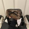 Модная сумка-мессенджер с леопардовым принтом в стиле «бант» в зимнем стиле с нишевым дизайном в иностранном стиле, маленькая квадратная женская сумка