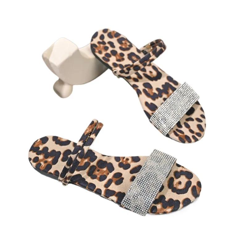 Обувь для женщин с открытым носком, женские тапочки, повседневные тапочки для улицы, женские леопардовые тапочки на плоской подошве с кристально-леопардовым принтом и сандалиями больших размеров для женщин