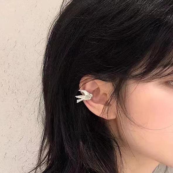 Корейские клипсы для непроколотых ушей – классный дизайн с кисточками и жемчужными бабочками для женщин