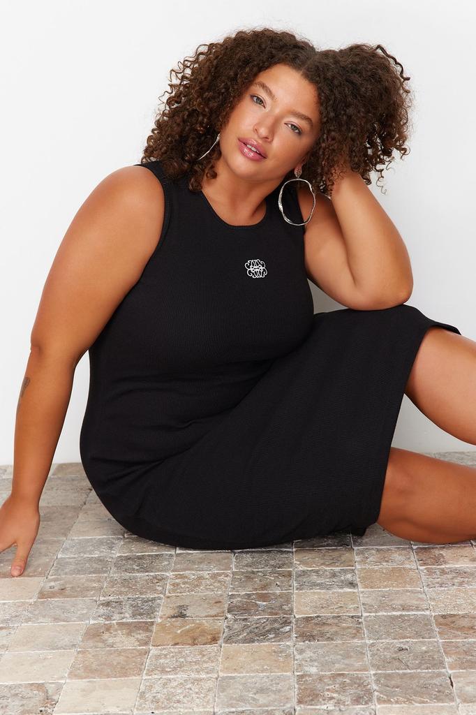 Women's Style Plus Size Dress Black Embroidery Detailed Midi Knitted Dress