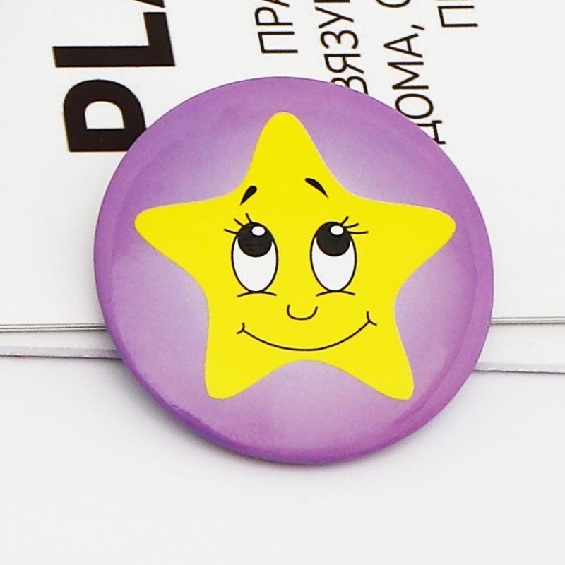 Многоцветный значок с улыбающимся лицом: Брошь-булавка для персонала отеля и детей