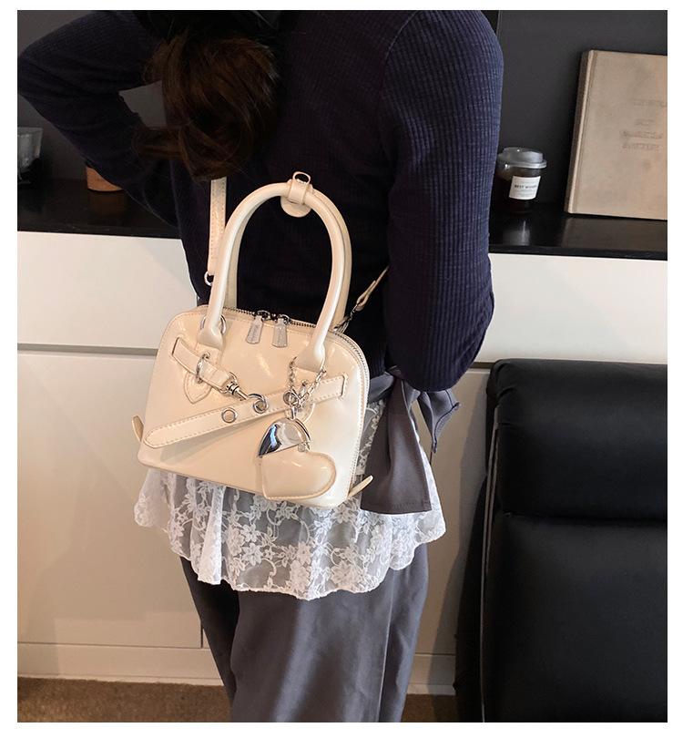 This year's popular large-capacity bag women's summer versatile 2025 new casual messenger bag portable shell bag