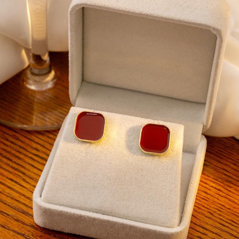 Серебряные серьги-игл с бриллиантами цвета красного вина в форме цветка - французский ретро-стиль с простыми пряжками