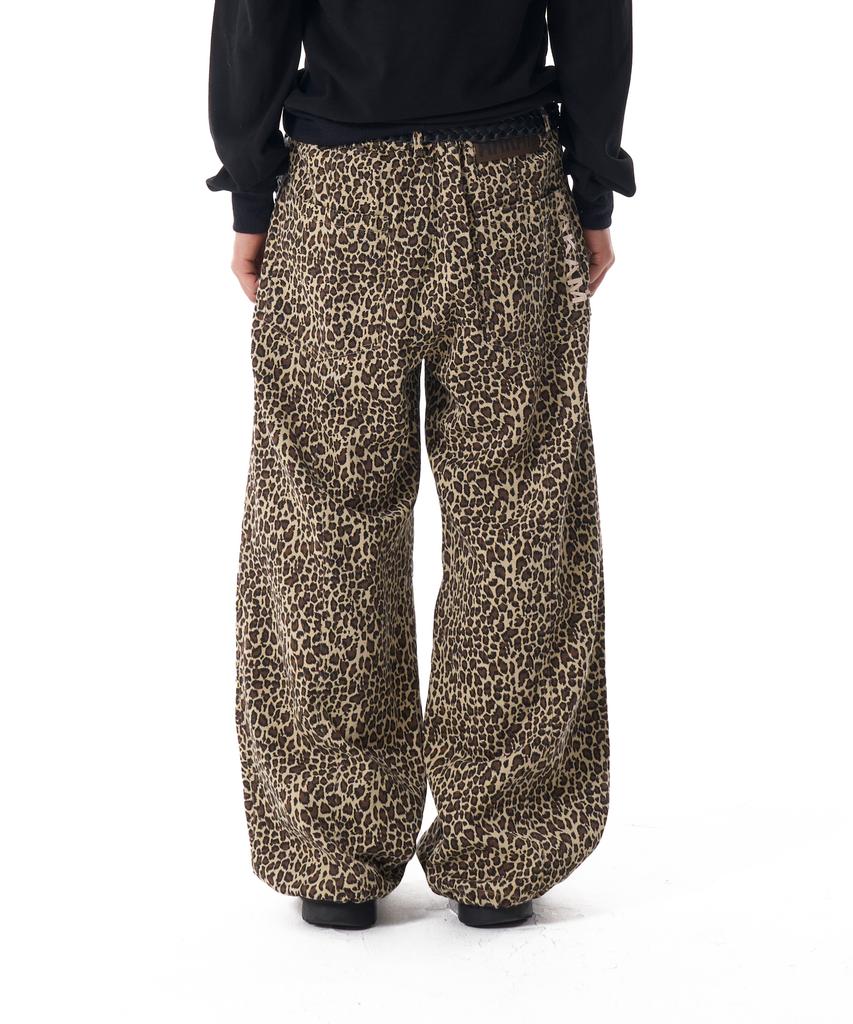AAKAM Knee Pin-Tuck Leopard Cotton Pants (Brown)