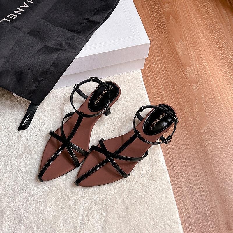 Французские ремешковые сандалии женская обувь 2025 темперамент острый носок танкетка универсальный простой стиль слово с темпераментом сандалии на плоской подошве