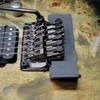Блок для замены струн на тремоло-системе Floyd Rose с двойной блокировкой - Инструмент для обслуживания гитары