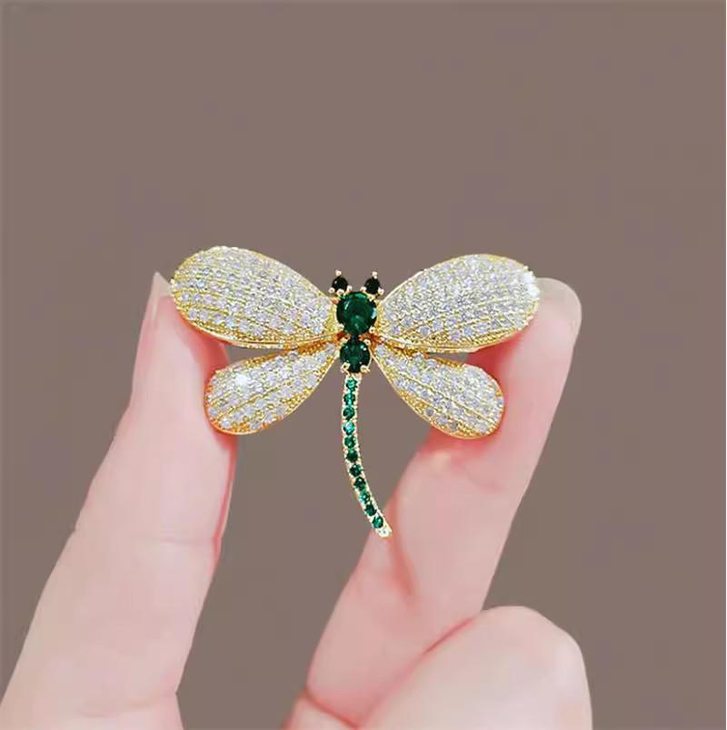 Sunward Growth Sunflower Brooch: Elegant Women's Corsage Pin for College Entrance Suits