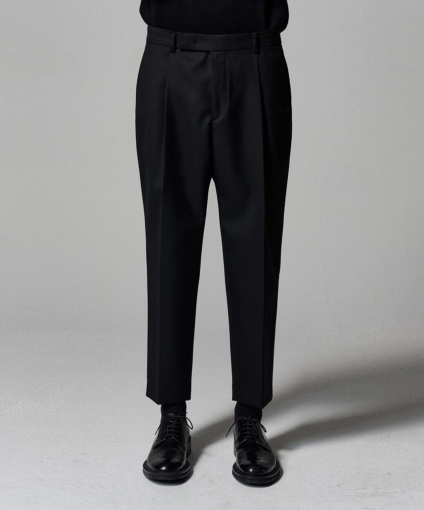 NOIRER Wool One-Tuck Relaxed Slacks (Black)