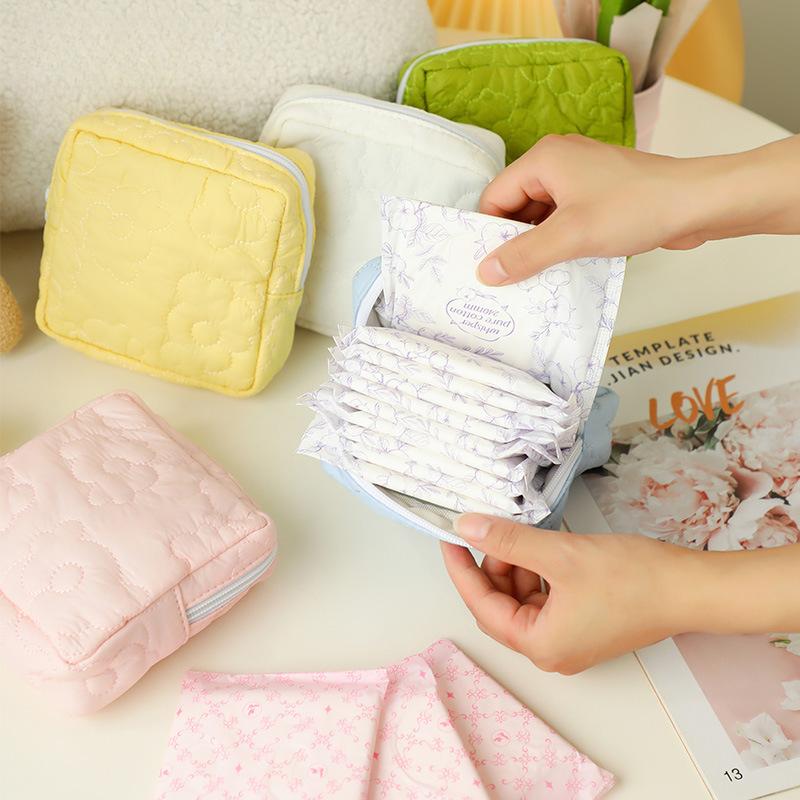 Cloud simple sanitary napkin storage bag portable storage bag