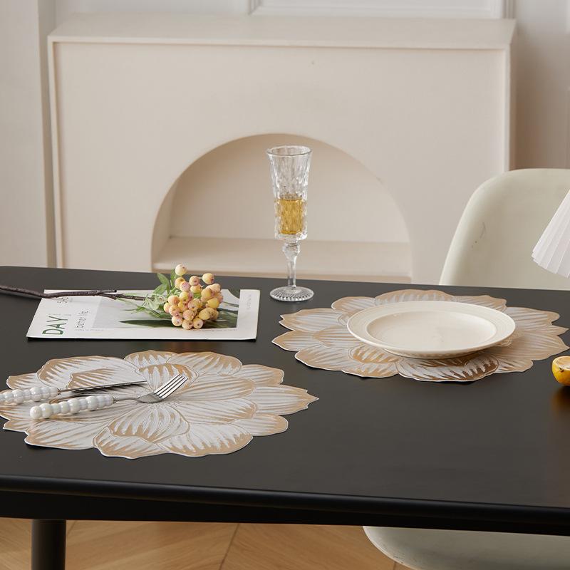 Thickened PVC injection molding placemat, non-slip, anti-scalding and wear-resistant household dining table mat, kitchen and dining room protective